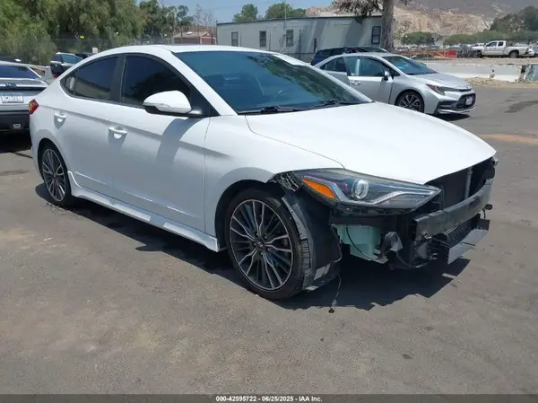 KMHD04LB7JU685805 2018 HYUNDAI ELANTRA - Image 1