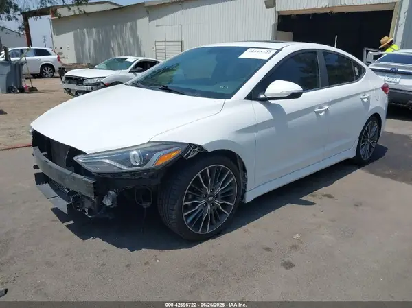 KMHD04LB7JU685805 2018 HYUNDAI ELANTRA - Image 2