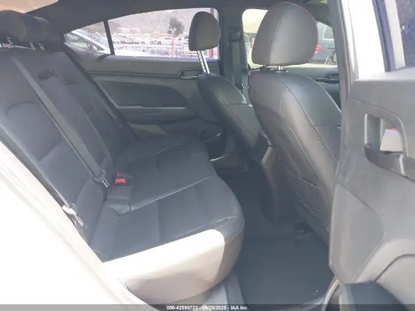 KMHD04LB7JU685805 2018 HYUNDAI ELANTRA - Image 8