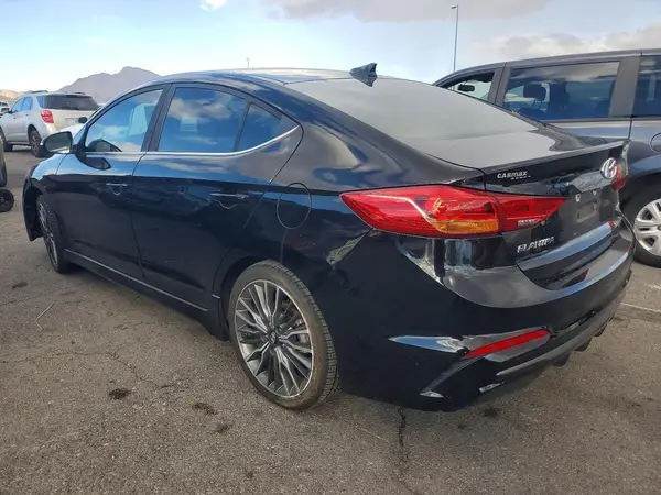 KMHD04LB7JU721816 2018 HYUNDAI ELANTRA - Image 2