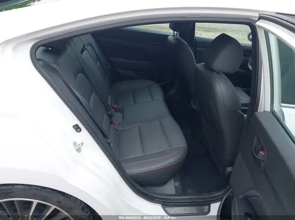 KMHD04LB8HU325937 2017 HYUNDAI ELANTRA - Image 8