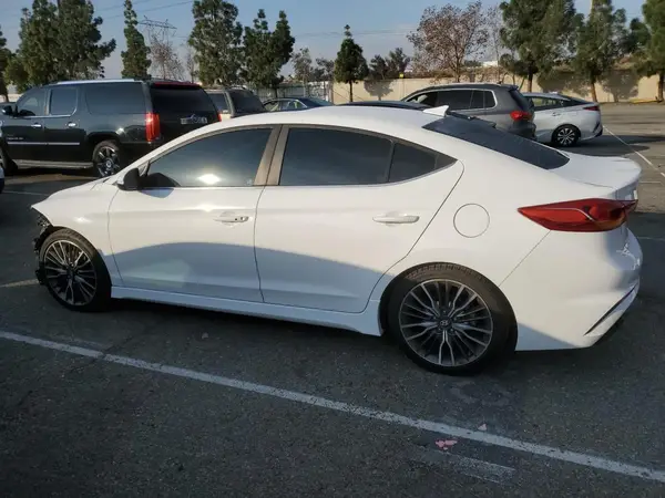 KMHD04LB8HU350997 2017 HYUNDAI ELANTRA - Image 2