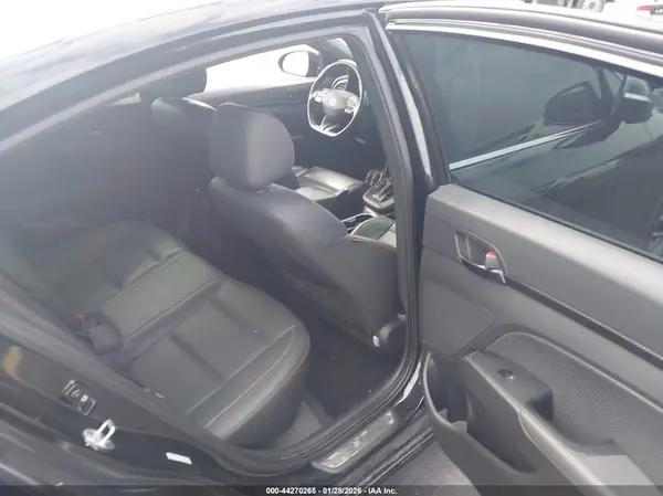 KMHD04LB8JU512777 2018 HYUNDAI ELANTRA - Image 8