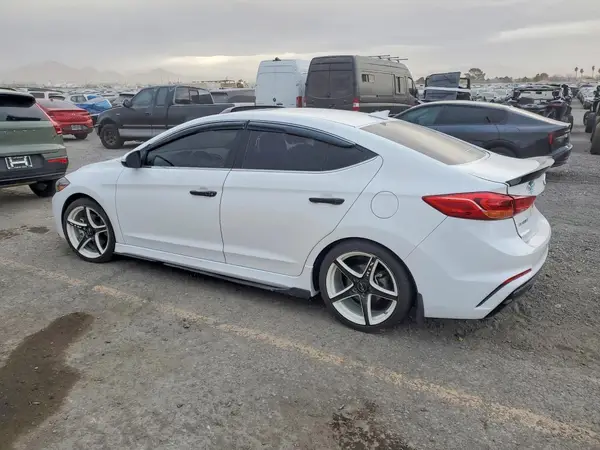 KMHD04LB8JU533127 2018 HYUNDAI ELANTRA - Image 2