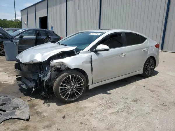 KMHD04LB8JU556486 2018 HYUNDAI ELANTRA - Image 1