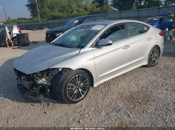 KMHD04LB8JU557556 2018 HYUNDAI ELANTRA - Image 2
