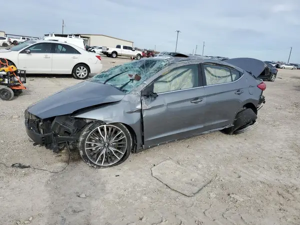 KMHD04LB8JU636757 2018 HYUNDAI ELANTRA - Image 1