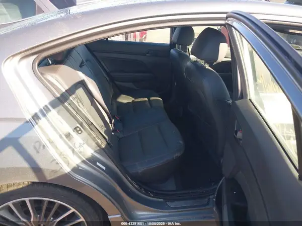 KMHD04LB9HU337093 2017 HYUNDAI ELANTRA - Image 8