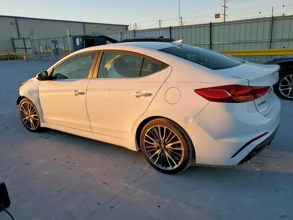 KMHD04LB9JU527546 2018 HYUNDAI ELANTRA - Image 2