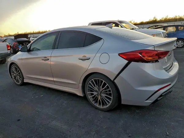 KMHD04LB9JU532469 2018 HYUNDAI ELANTRA - Image 2