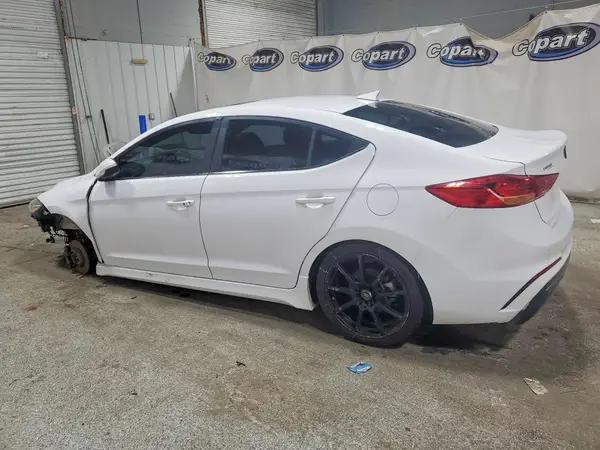 KMHD04LB9JU587360 2018 HYUNDAI ELANTRA - Image 2