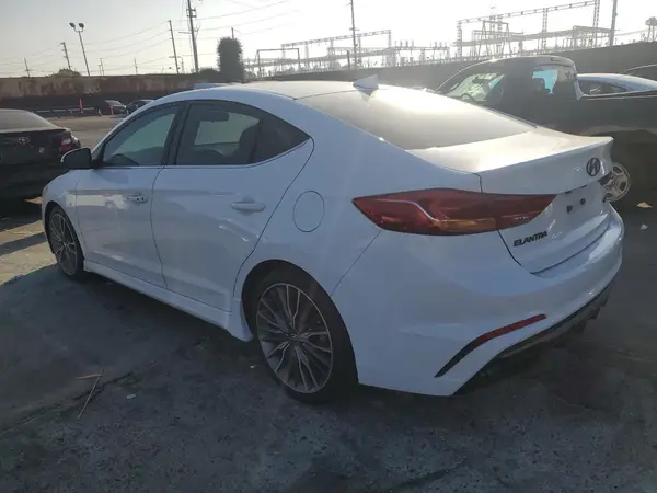 KMHD04LB9JU704015 2018 HYUNDAI ELANTRA - Image 2