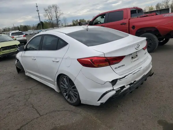KMHD04LBXHU333439 2017 HYUNDAI ELANTRA - Image 2