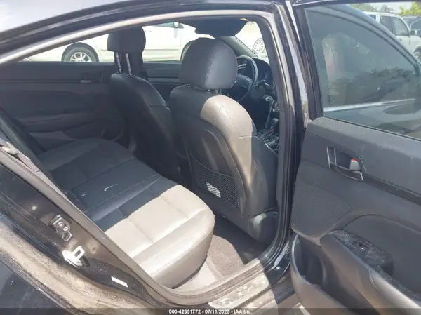 KMHD04LBXJU451335 2018 HYUNDAI ELANTRA - Image 8