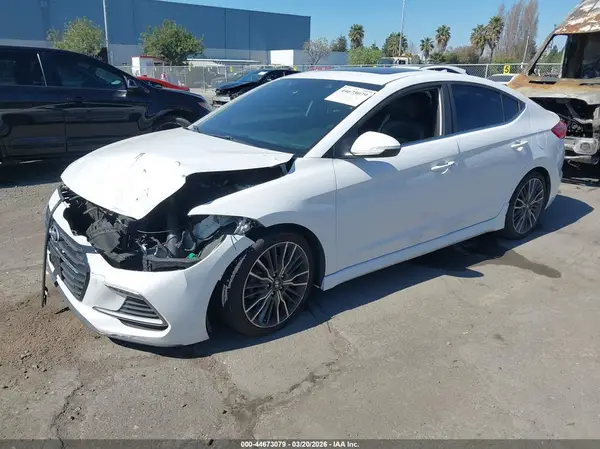 KMHD04LBXJU456082 2018 HYUNDAI ELANTRA - Image 2