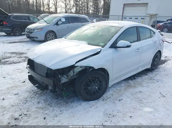 KMHD04LBXJU520962 2018 HYUNDAI ELANTRA - Image 2