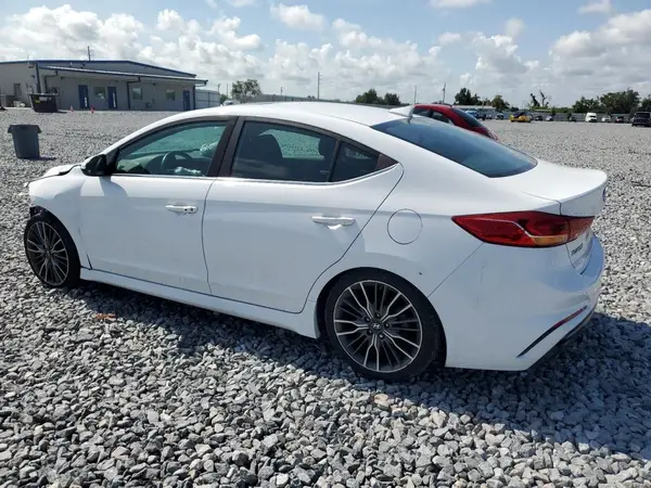 KMHD04LBXJU535395 2018 HYUNDAI ELANTRA - Image 2