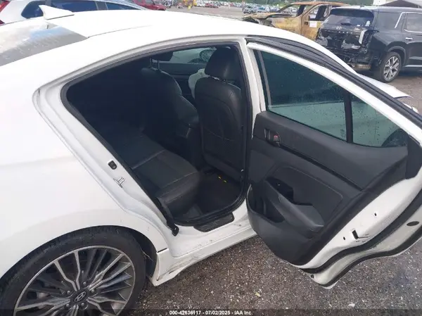 KMHD04LBXJU596312 2018 HYUNDAI ELANTRA - Image 8