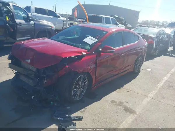 KMHD04LBXJU598383 2018 HYUNDAI ELANTRA - Image 2