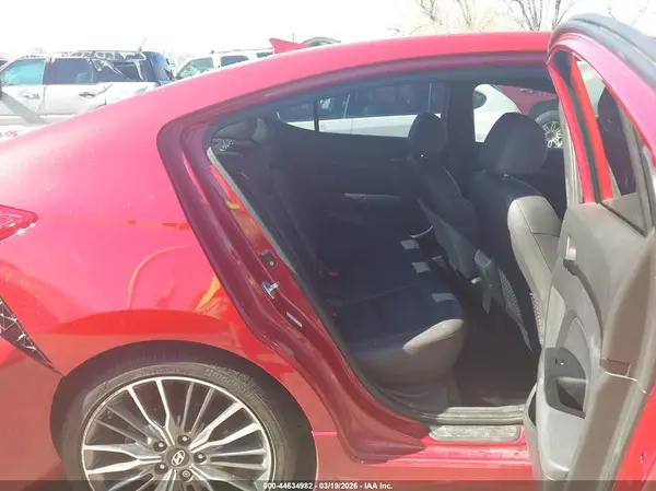 KMHD04LBXJU598383 2018 HYUNDAI ELANTRA - Image 8