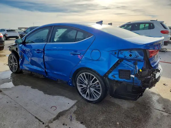 KMHD04LBXJU665838 2018 HYUNDAI ELANTRA - Image 2