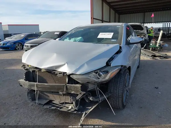 KMHD04LBXJU682154 2018 HYUNDAI ELANTRA - Image 2