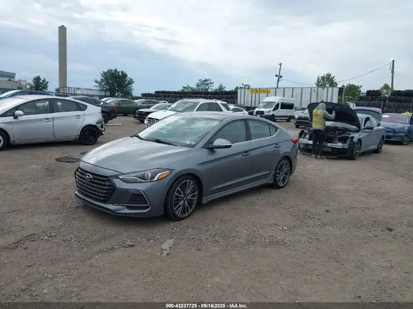 KMHD04LBXJU724063 2018 HYUNDAI ELANTRA - Image 2