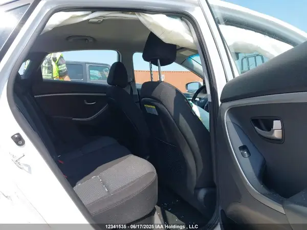 KMHD25LH4GU310497 2016 HYUNDAI ELANTRA - Image 8