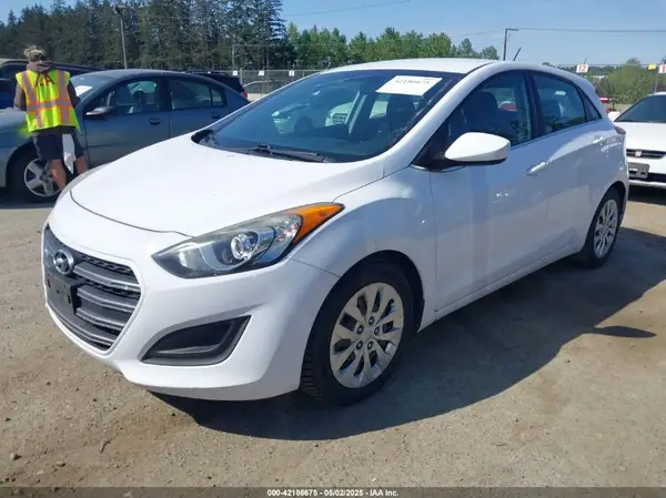 KMHD35LH0GU264387 2016 HYUNDAI ELANTRA - Image 2
