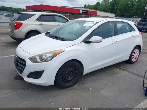KMHD35LH0GU285904 2016 HYUNDAI ELANTRA - Image 2