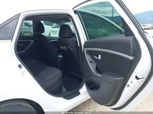 KMHD35LH0GU299513 2016 HYUNDAI ELANTRA - Image 8