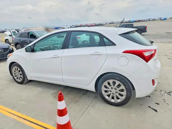 KMHD35LH0GU305004 2016 HYUNDAI ELANTRA - Image 2