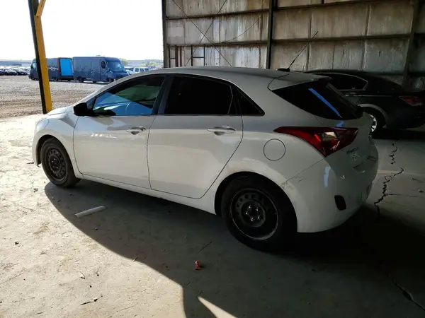 KMHD35LH0GU317623 2016 HYUNDAI ELANTRA - Image 2