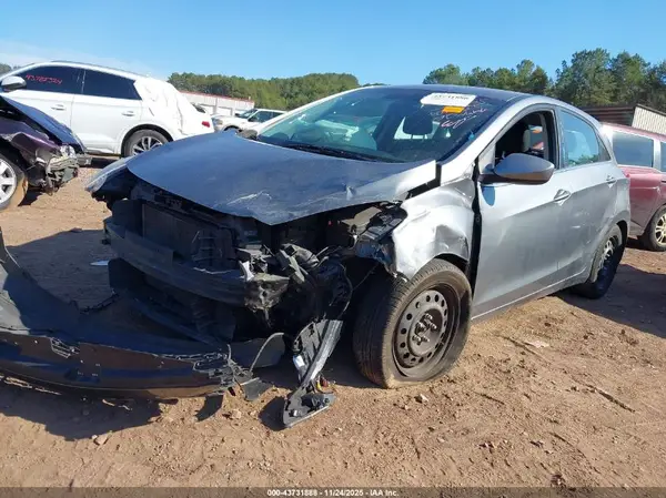 KMHD35LH0GU324572 2016 HYUNDAI ELANTRA - Image 2
