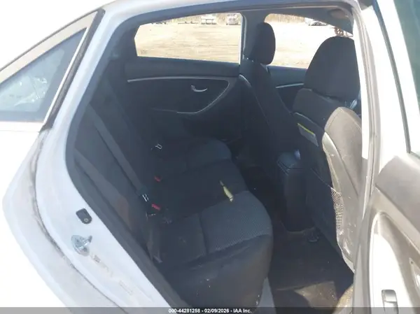 KMHD35LH0GU325642 2016 HYUNDAI ELANTRA - Image 8