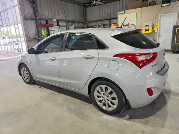 KMHD35LH0GU342487 2016 HYUNDAI ELANTRA - Image 2