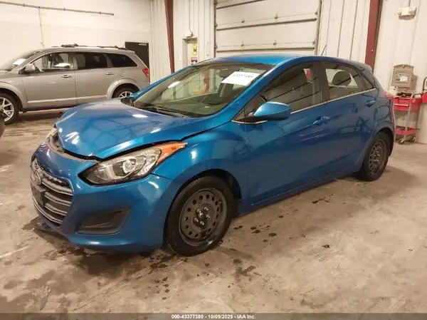KMHD35LH0HU352065 2017 HYUNDAI ELANTRA - Image 2