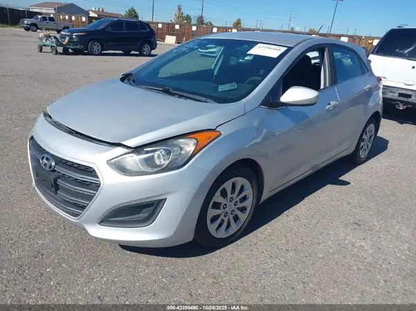 KMHD35LH0HU370212 2017 HYUNDAI ELANTRA - Image 2