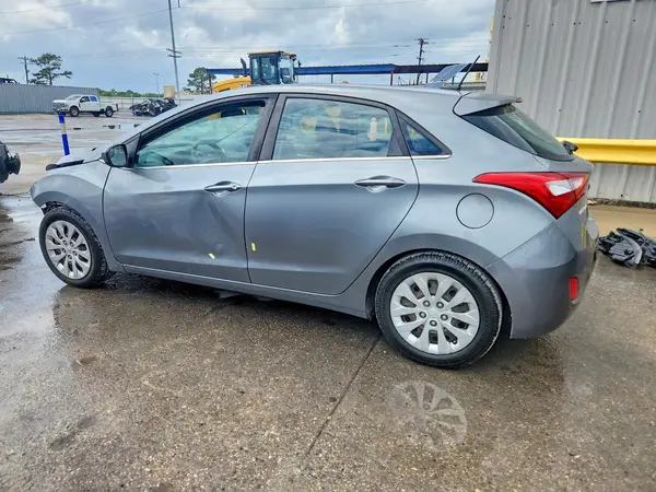 KMHD35LH0HU374454 2017 HYUNDAI ELANTRA - Image 2