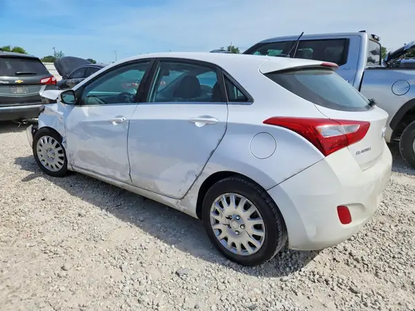 KMHD35LH0HU377127 2017 HYUNDAI ELANTRA - Image 2