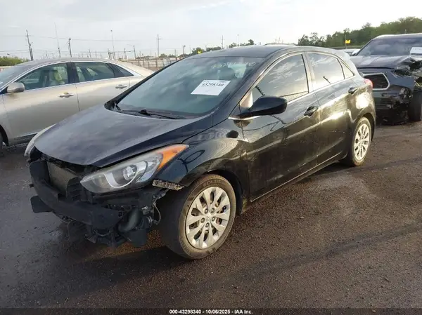 KMHD35LH0HU384708 2017 HYUNDAI ELANTRA - Image 2
