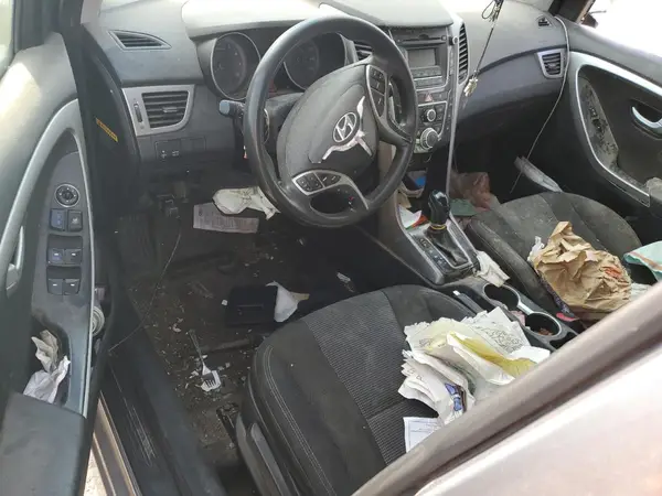 KMHD35LH1GU252975 2016 HYUNDAI ELANTRA - Image 8