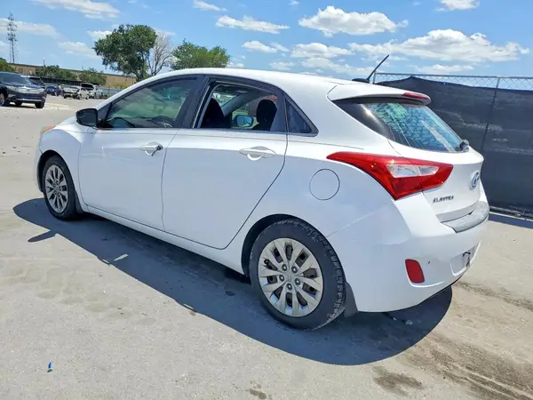 KMHD35LH1GU263698 2016 HYUNDAI ELANTRA - Image 2