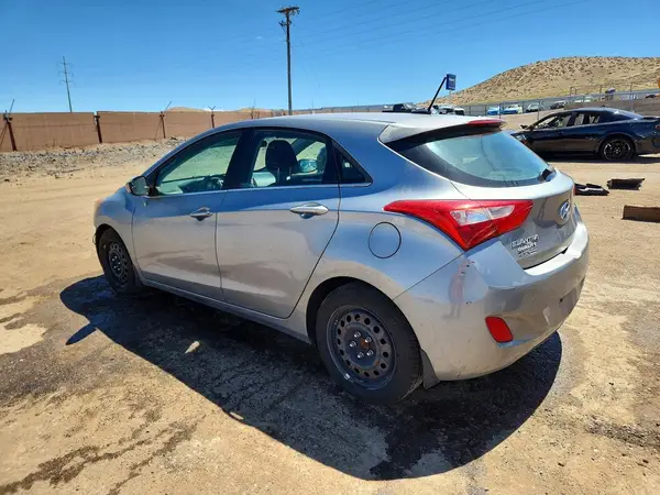 KMHD35LH1GU275768 2016 HYUNDAI ELANTRA - Image 2