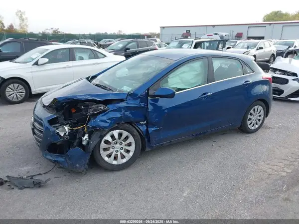 KMHD35LH1GU282686 2016 HYUNDAI ELANTRA - Image 2