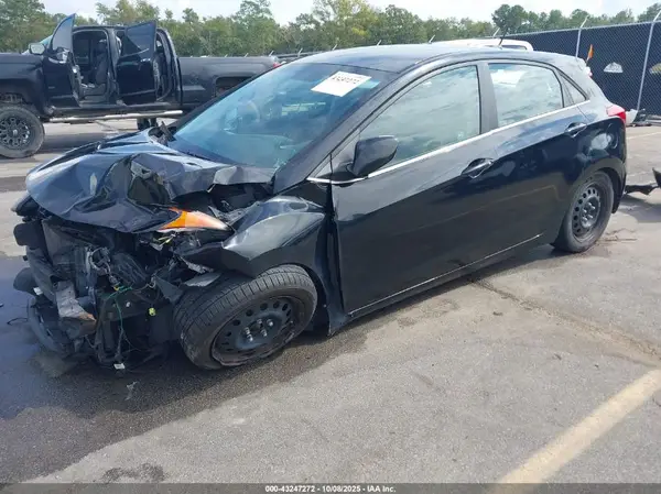 KMHD35LH1GU317968 2016 HYUNDAI ELANTRA - Image 2