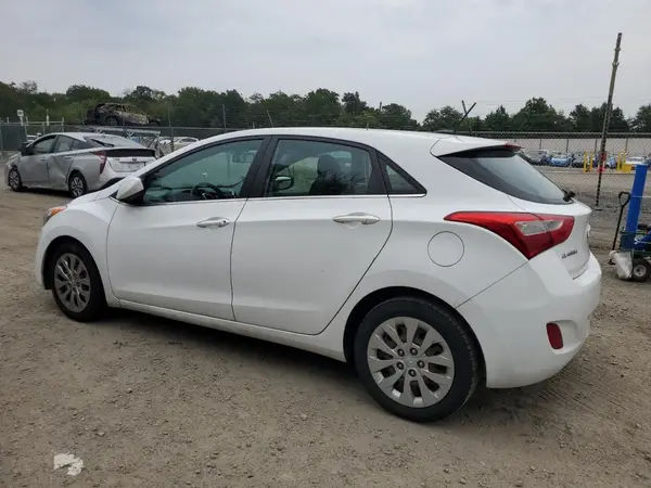 KMHD35LH1GU325679 2016 HYUNDAI ELANTRA - Image 2