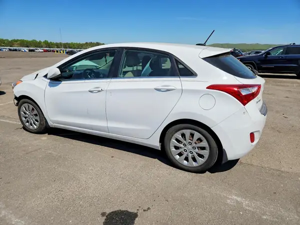 KMHD35LH1GU332163 2016 HYUNDAI ELANTRA - Image 2