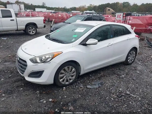 KMHD35LH1HU347389 2017 HYUNDAI ELANTRA - Image 2