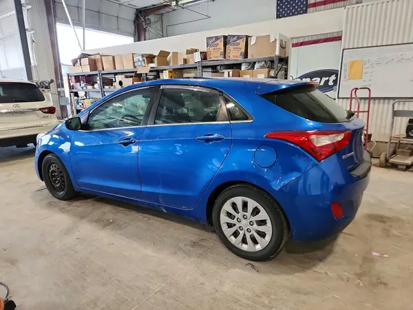 KMHD35LH1HU377315 2017 HYUNDAI ELANTRA - Image 2